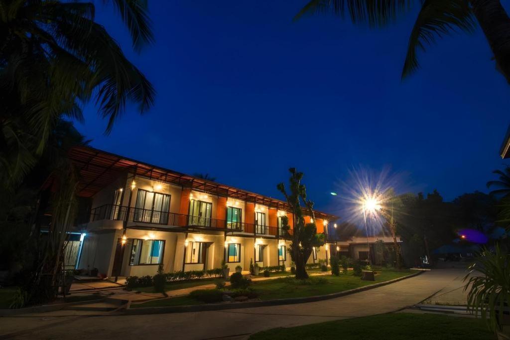 סאטון Seesea Resort מראה חיצוני תמונה
