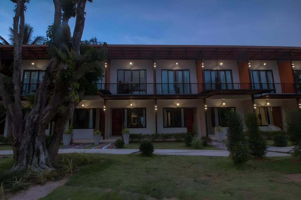 סאטון Seesea Resort מראה חיצוני תמונה